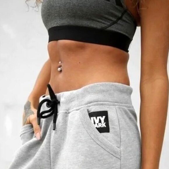 Beyoncé’s Ivy Park XS Gray Lounger 27" Crop Sweat Pants w/Drawstring Waist NWT - Picture 2 of 7